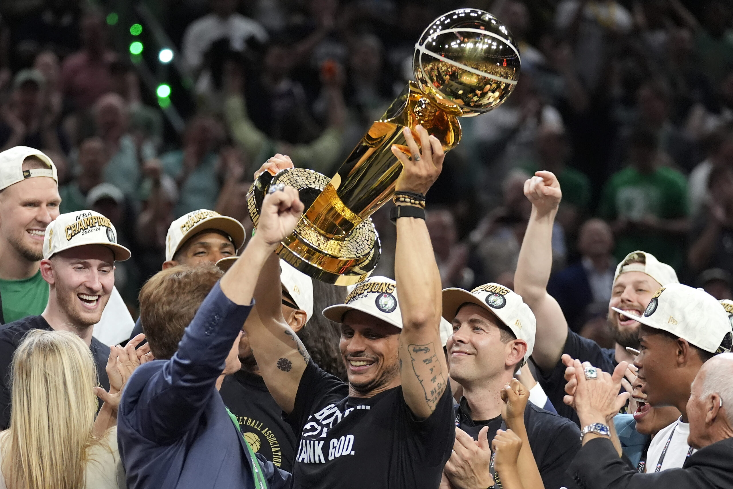 Celtics sign head coach Joe Mazzulla to a contract extension